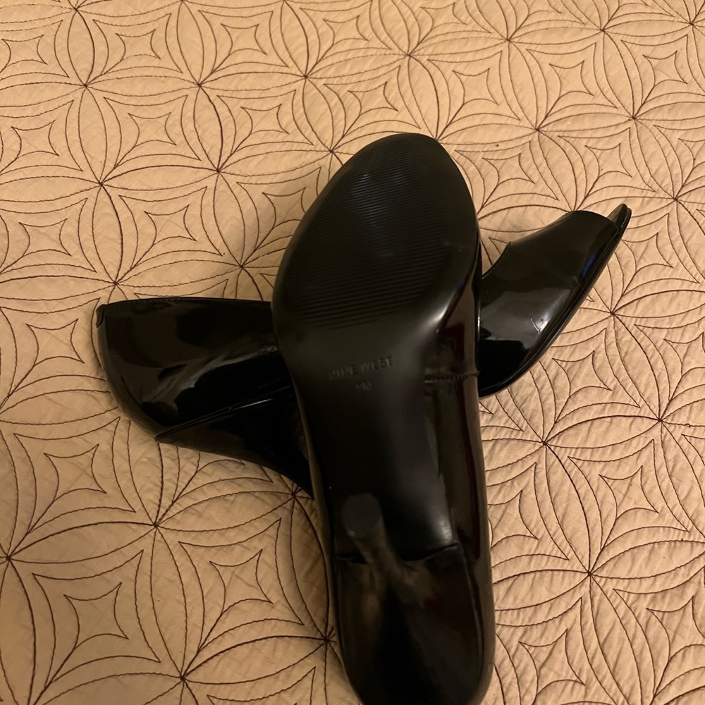 Nine West Glossy Black Peep Toe Heels - Picture 4 of 6